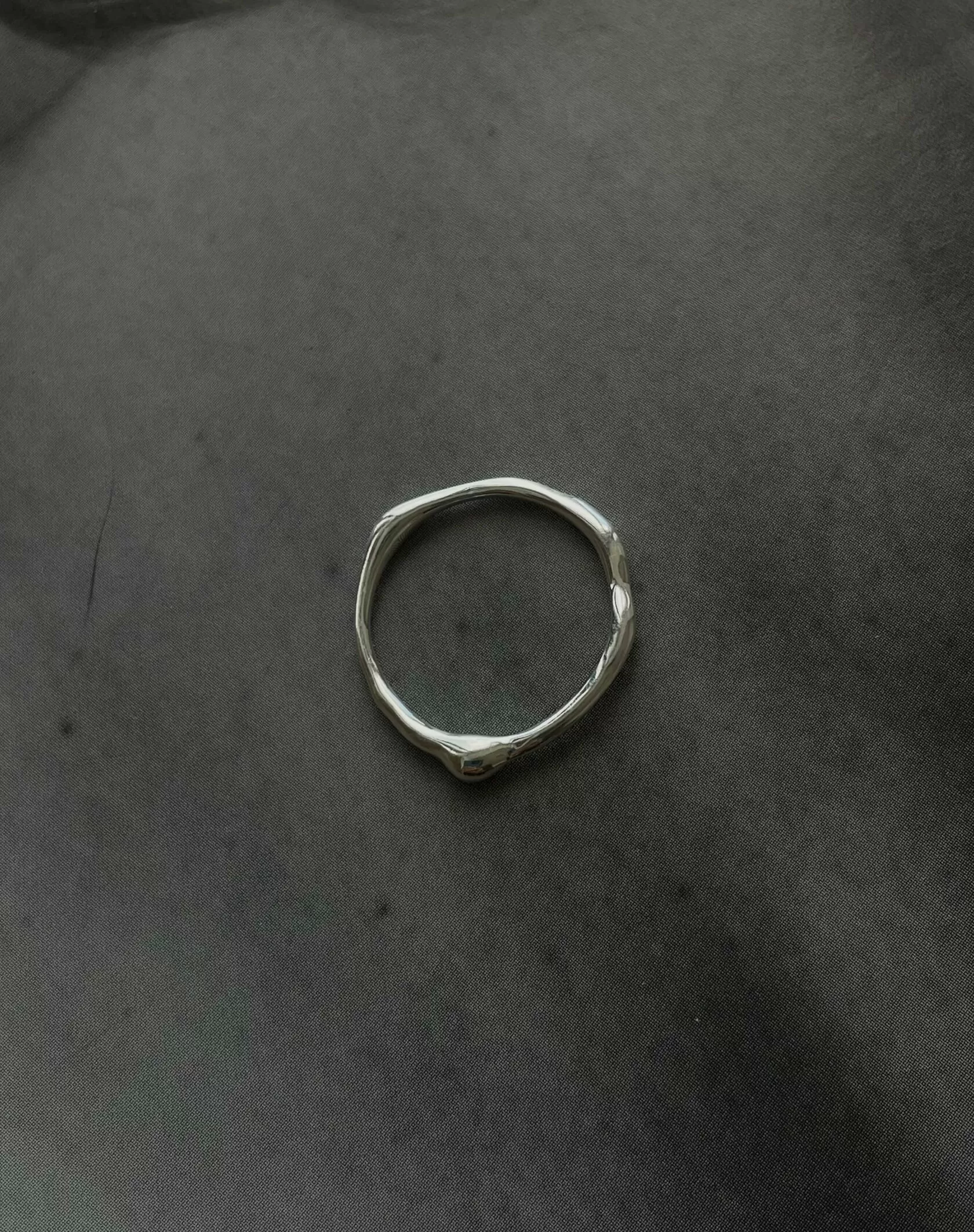 Кольцо Minimal Тонкое неровной формы (серебро)