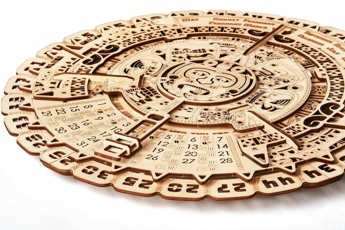 Сюжет и композиция произведения календарь майя ледермана. Wood Trick механический 3d-пазл. Вуд трик календарь Майя. Деревянный календарь. Вечный календарь из дерева.