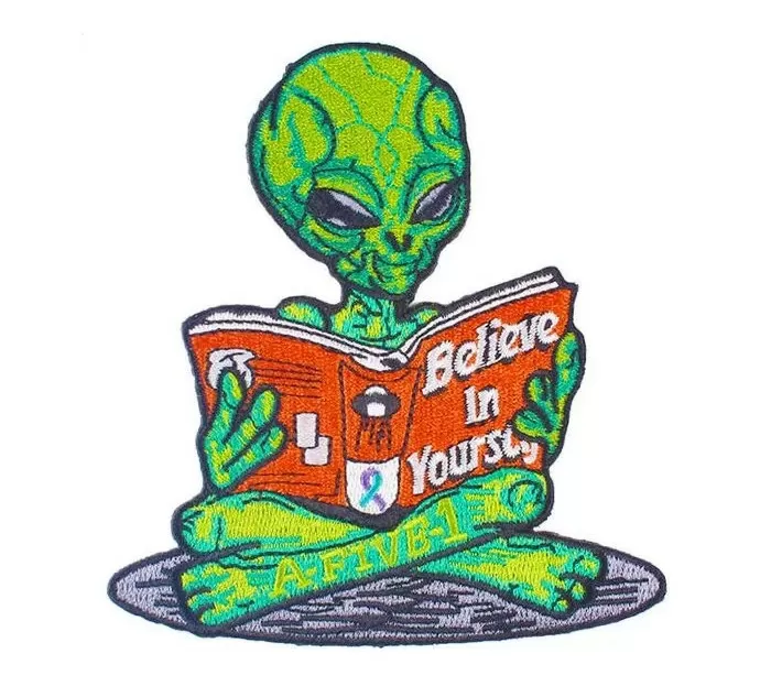 Нашивка Инопланетянин с книгой 11 см.