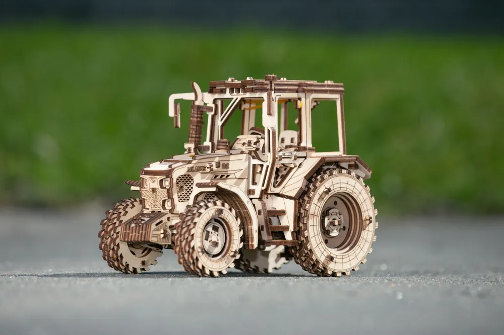 Конструктор деревянный 3D EWA Трактор Беларус 82