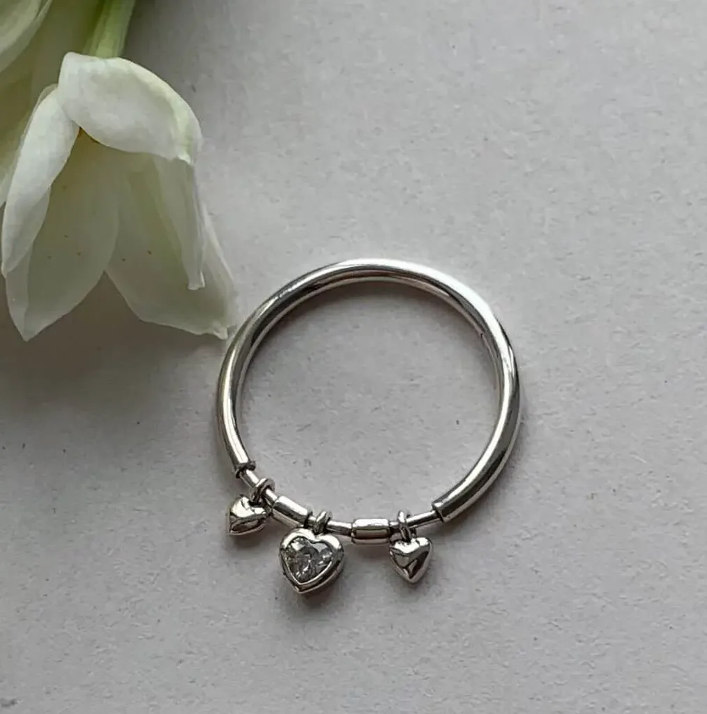Кольцо Minimal С висящим сердечком (серебро)